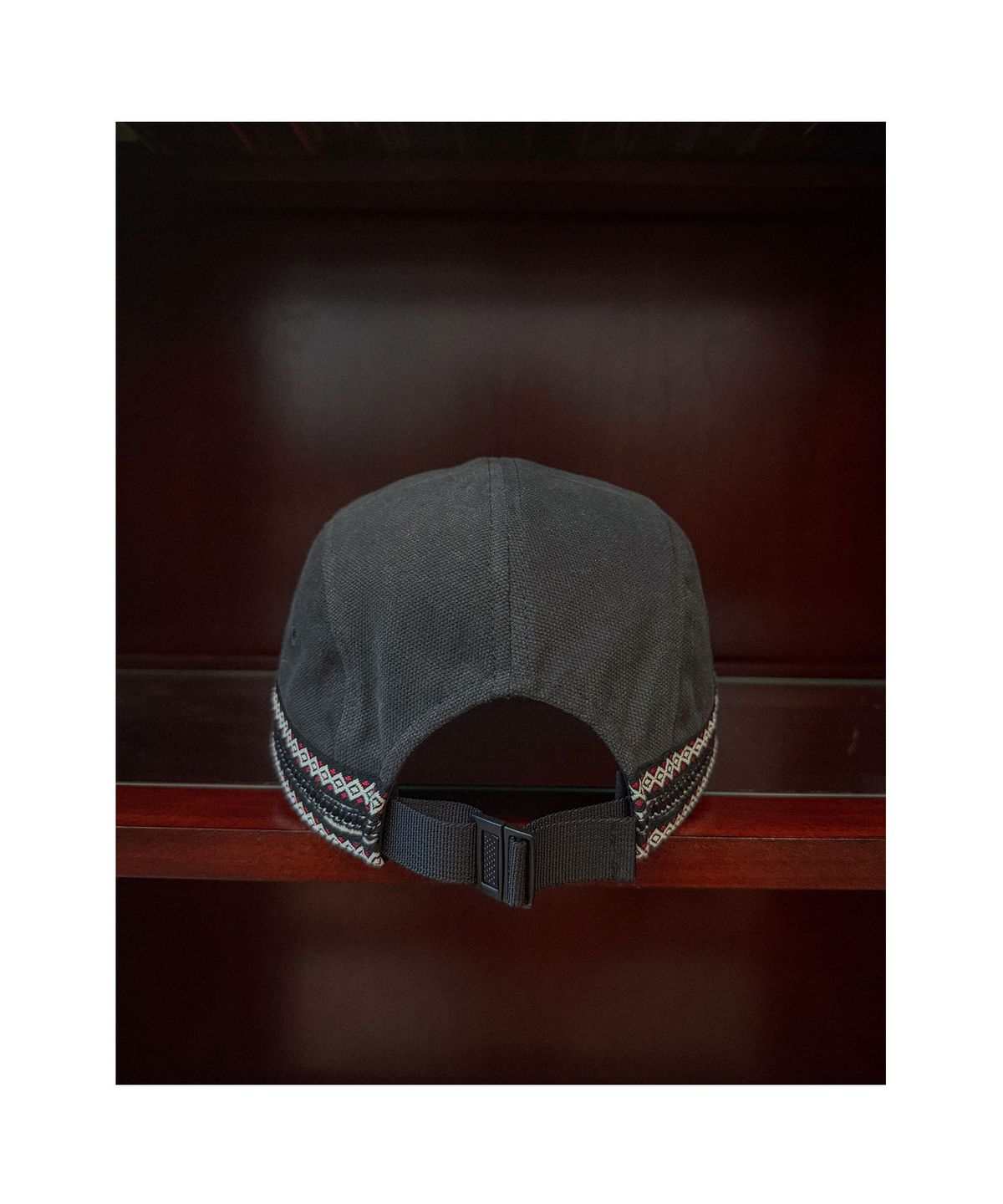 갈릭 블루스(GARLICBLUES) TRIBAL JACQUARD CAMP CAP (Charcoal & Ladybug)