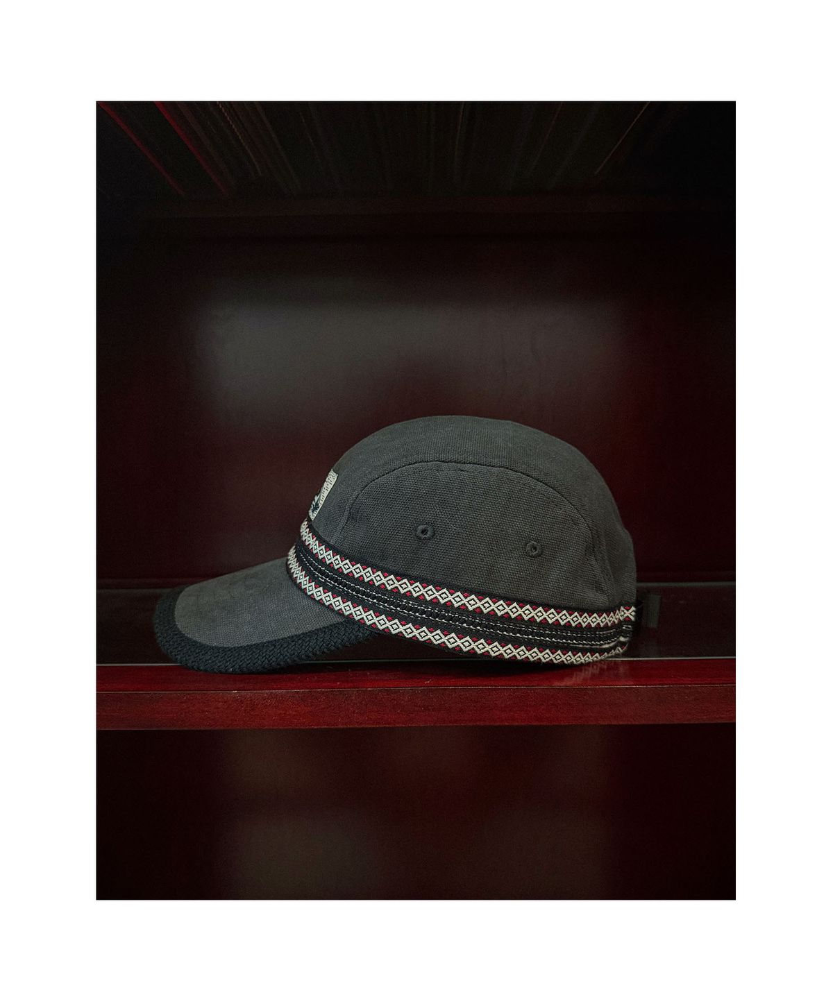 갈릭 블루스(GARLICBLUES) TRIBAL JACQUARD CAMP CAP (Charcoal & Ladybug)