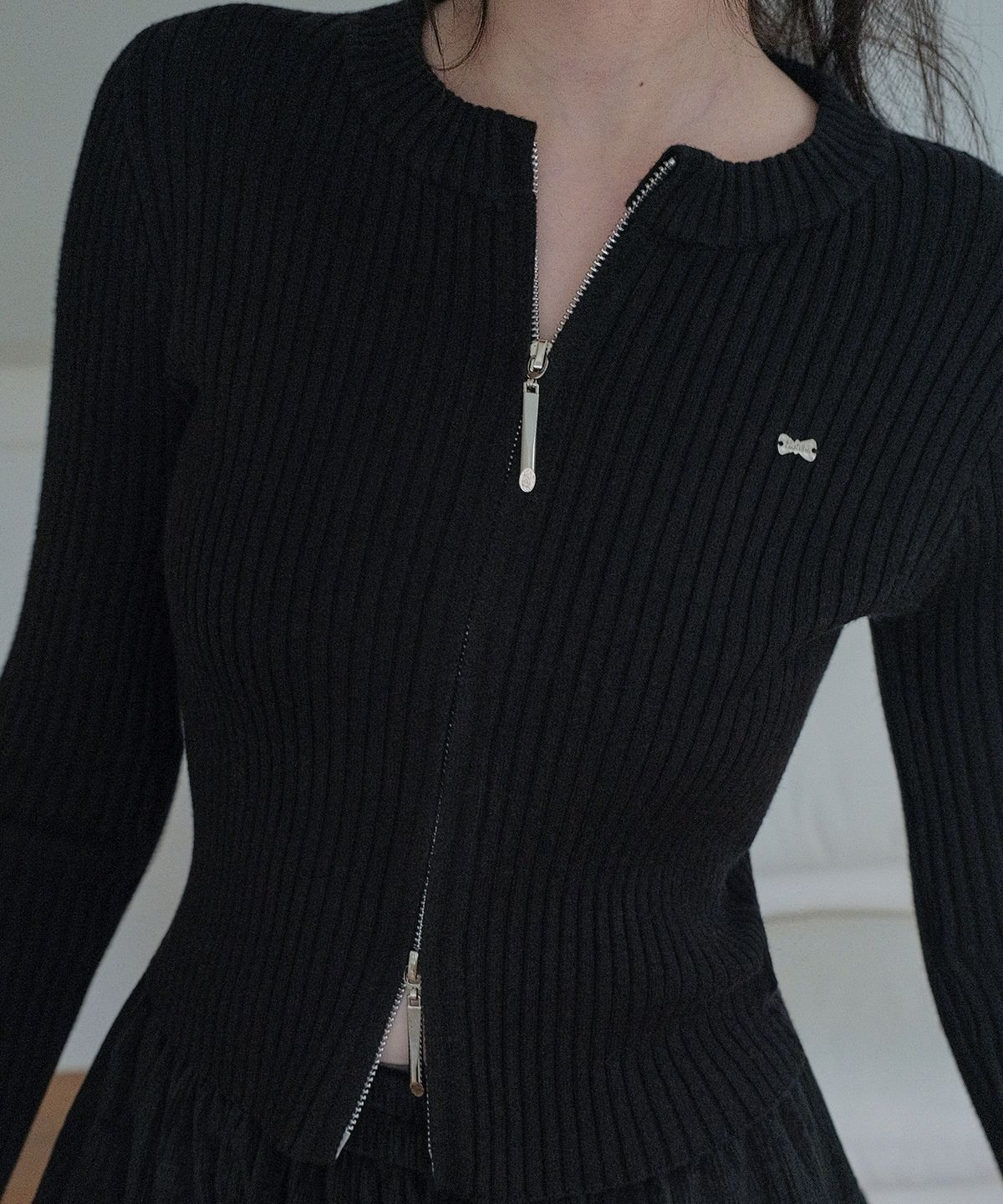 쿨키튼(KOOLKITTEN) Ribbed Cropped Zip-Up Cardigan