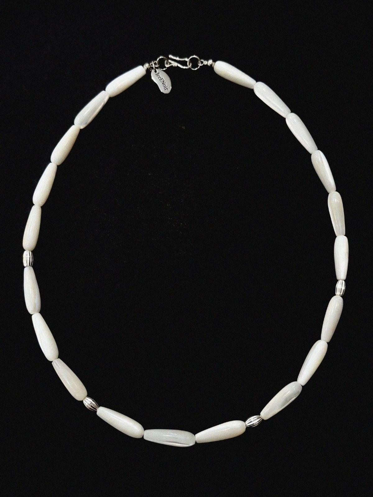 리엔느와르(leeENoir) Glow White Shell Necklace