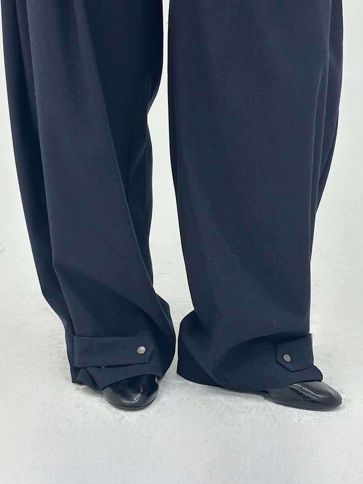 아포엠(APOEM) Button Hem Slacks (2C)