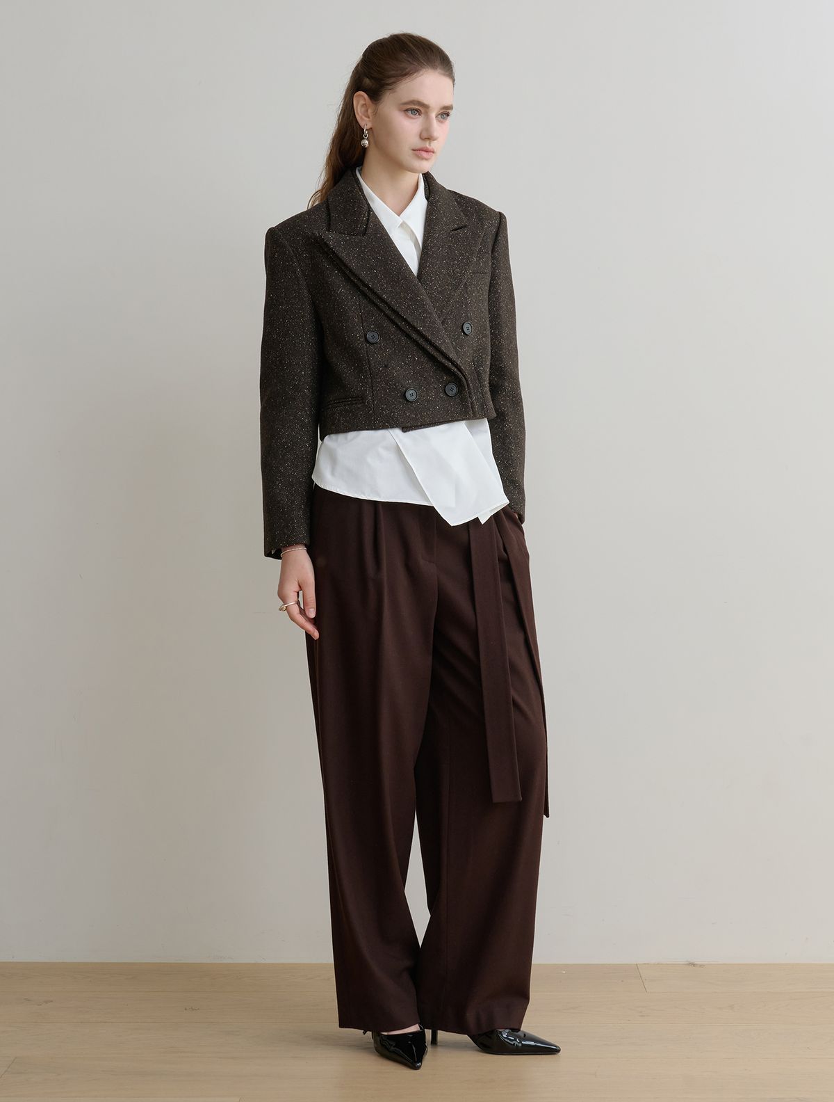 르이엘(LE YIEL) Peaked Collar Wool Crop Jacket_Brown 피크드 카라 울 크롭 자켓_브라운