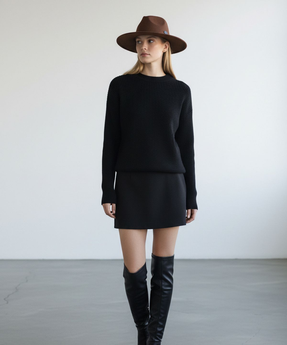 유니버셜 케미스트리(UNIVERSAL CHEMISTRY) Suede Simple Beige Fedora 페도라