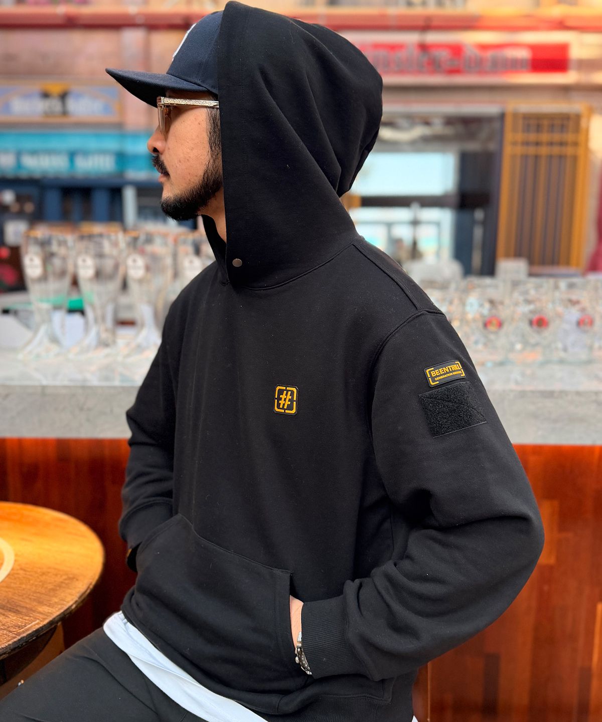 빈트릴(BEENTRILL) 해시태그 워크 후드티(블랙)
