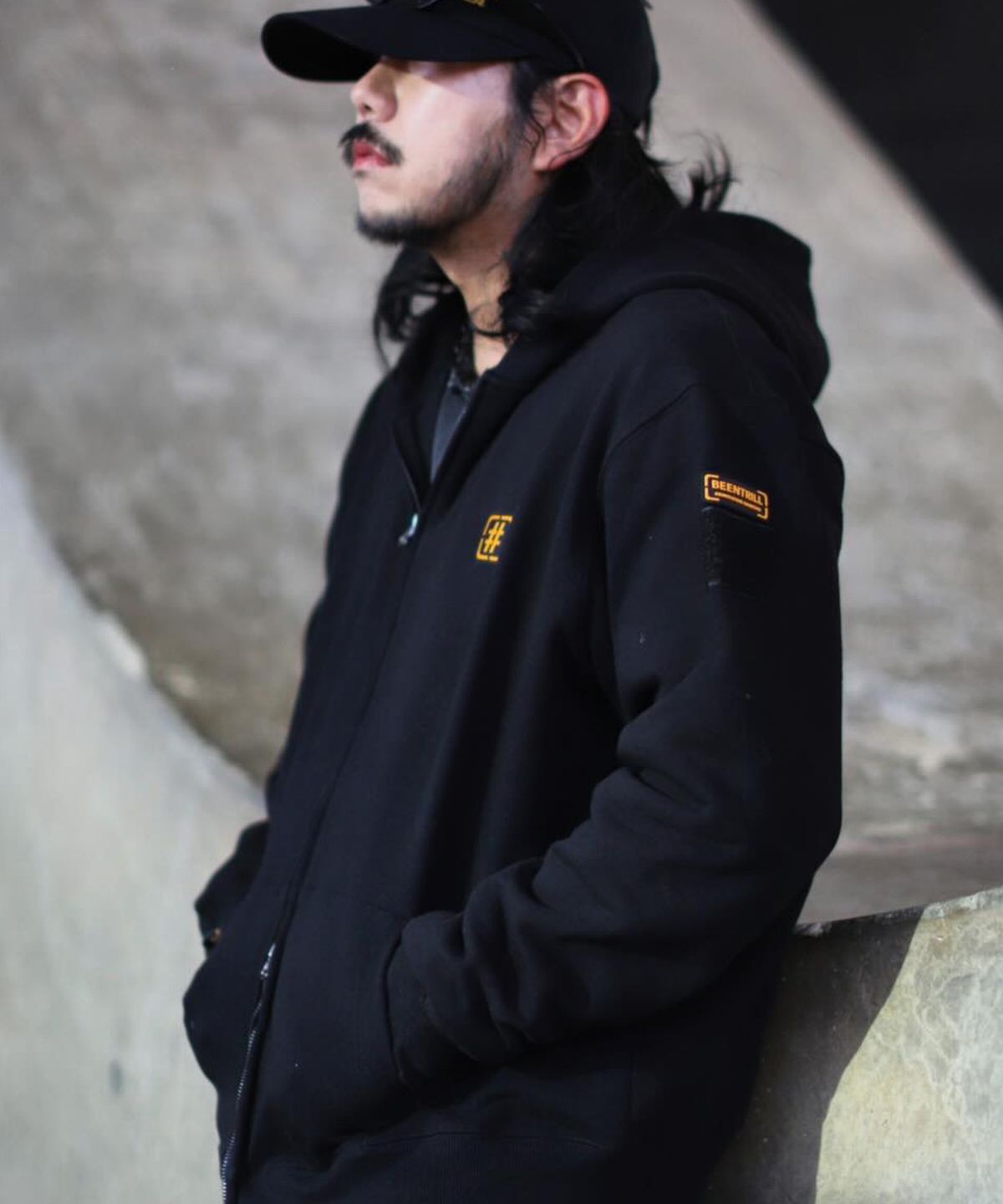 빈트릴(BEENTRILL) 해시태그 워크 후드 집업(블랙)
