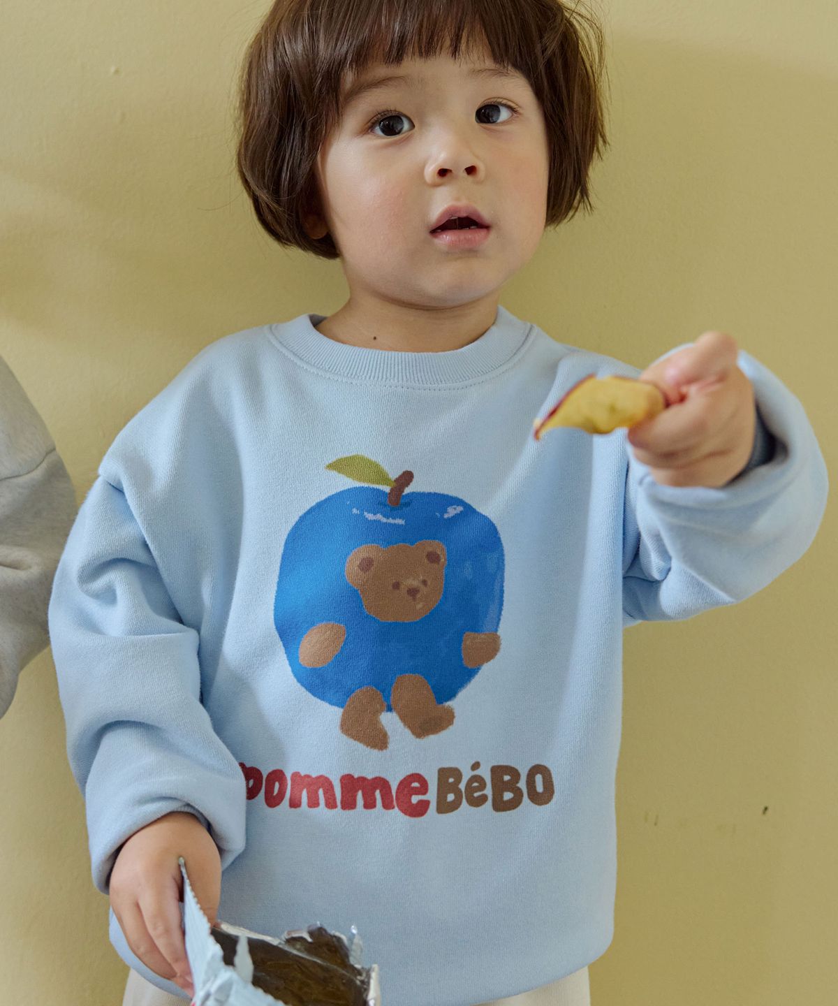 베보리앙(BEBOLIEN) 사과 곰 맨투맨(MTM25123)