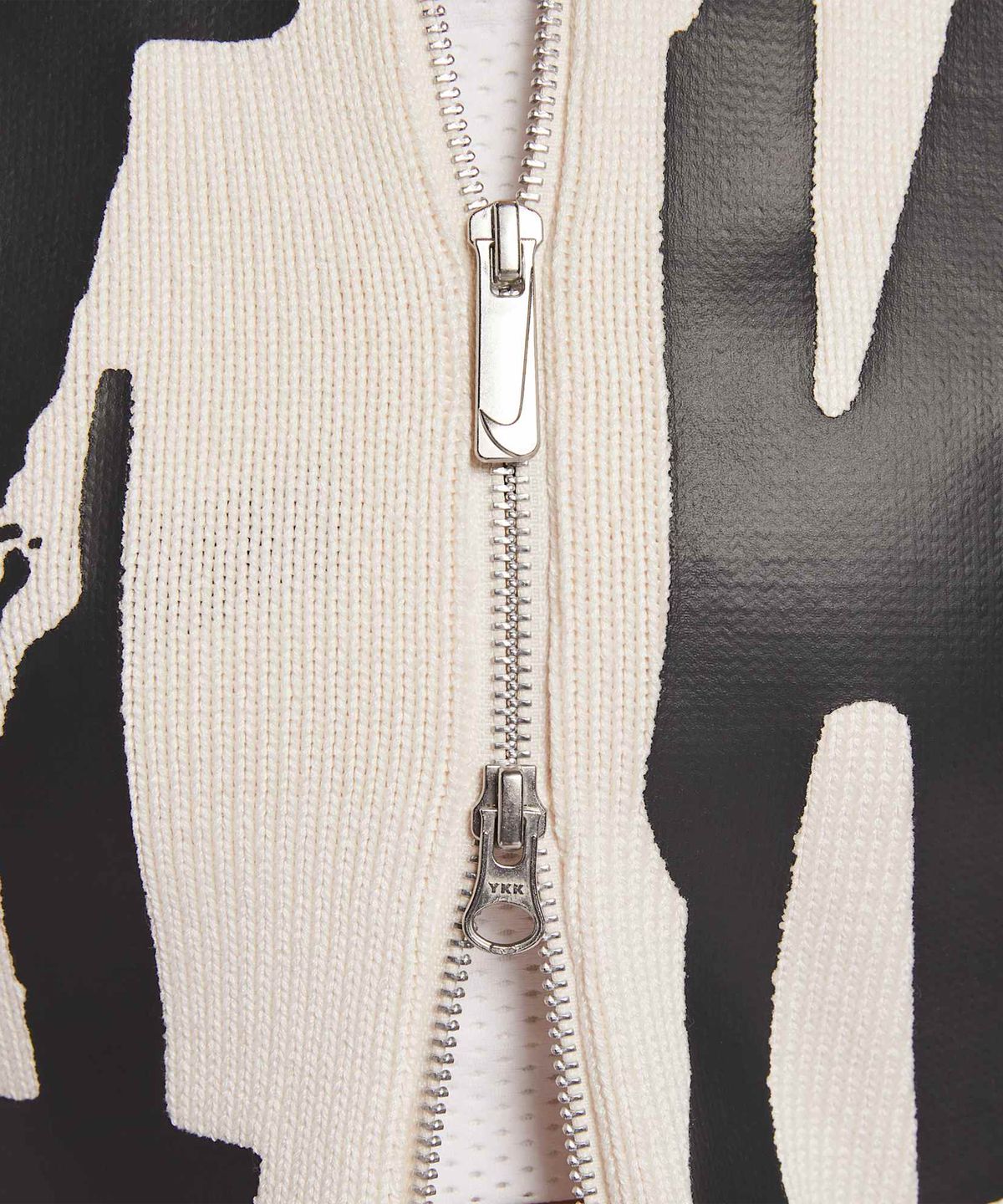 나이키(NIKE) 스포츠웨어 타이트 그래픽 풀집 스웨터 W - 초크:블랙 / IF4414-104