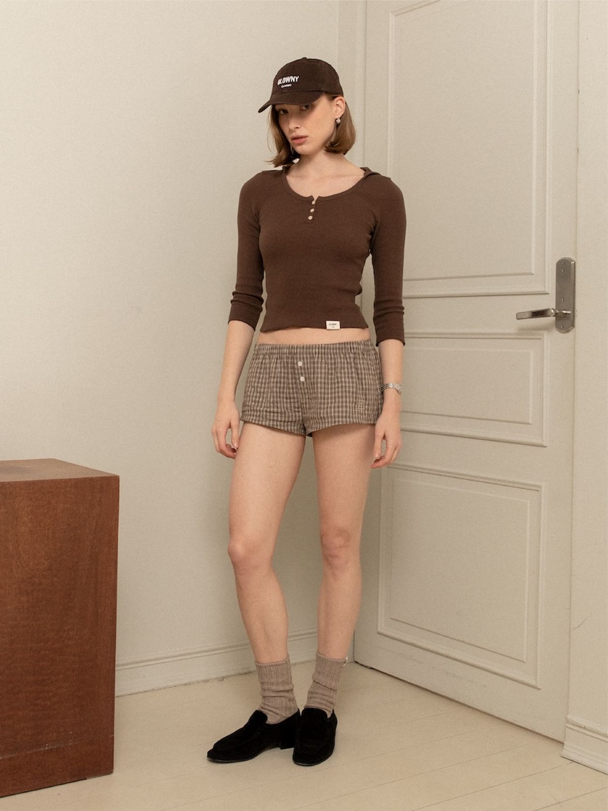 글로니(GLOWNY) G CLASSIC MICRO SHORTS (BROWN)