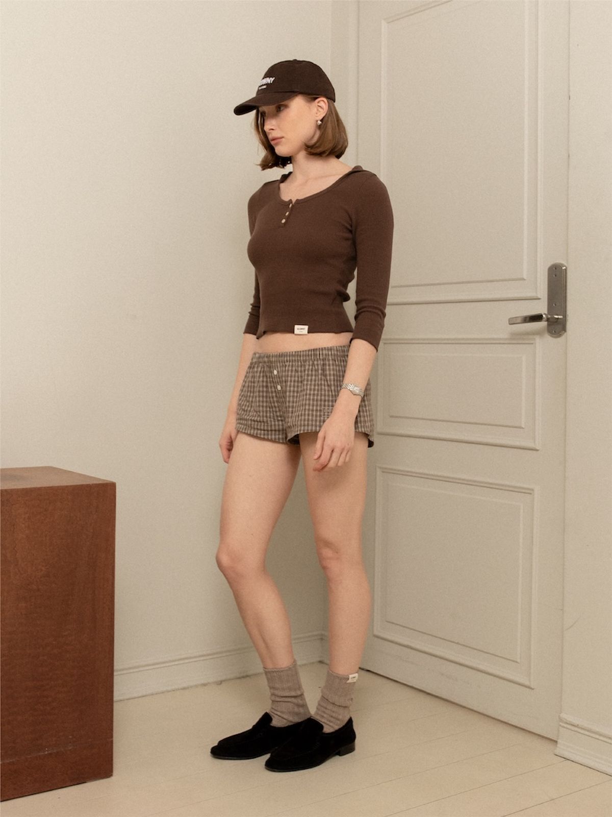 글로니(GLOWNY) G CLASSIC MICRO SHORTS (BROWN)
