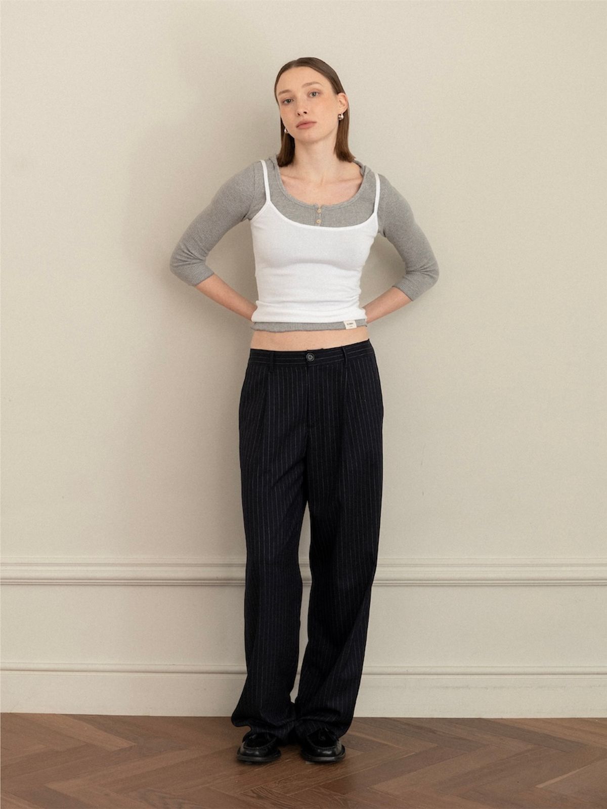 글로니(GLOWNY) G GENTLE WIDE LEG PINSTRIPE PANTS (NAVY)