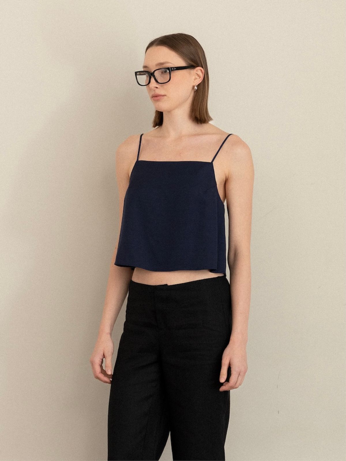 글로니(GLOWNY) G ELLA STRAP SLEEVELESS (NAVY)