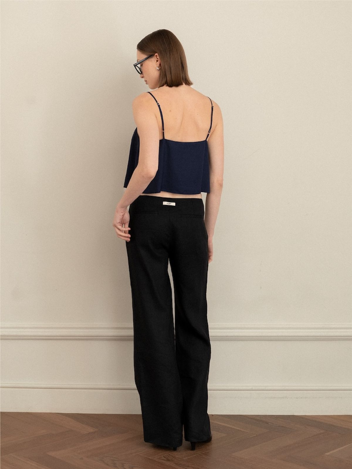 글로니(GLOWNY) G ELLA STRAP SLEEVELESS (NAVY)