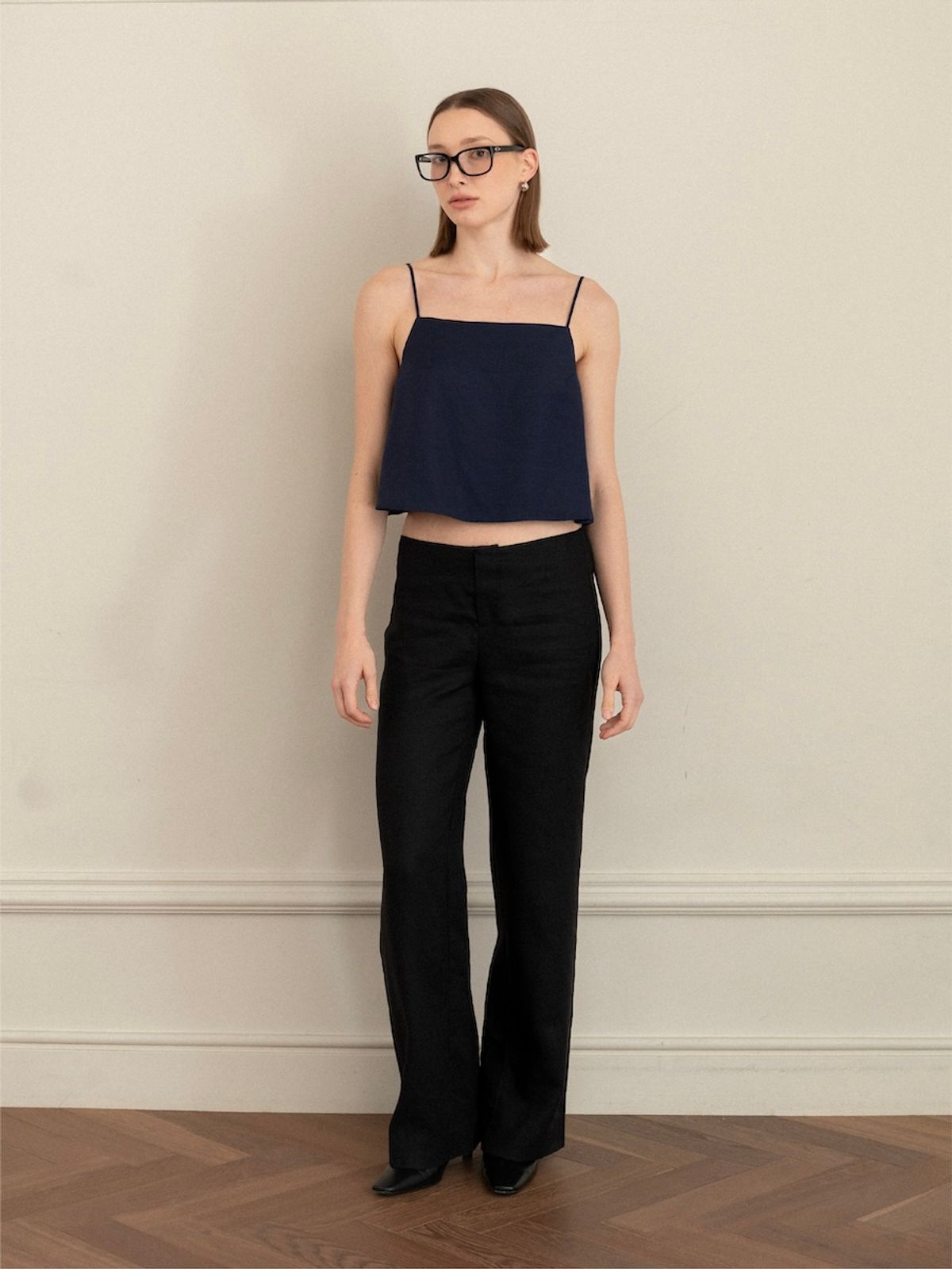 글로니(GLOWNY) G ELLA STRAP SLEEVELESS (NAVY)