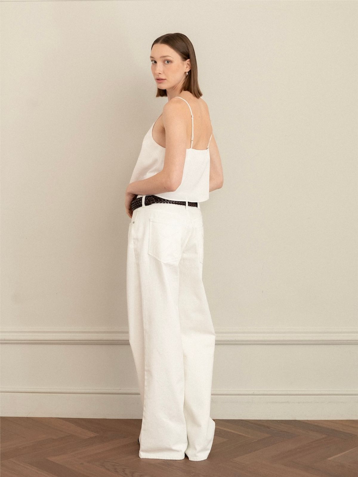 글로니(GLOWNY) G ELLA STRAP SLEEVELESS (IVORY)