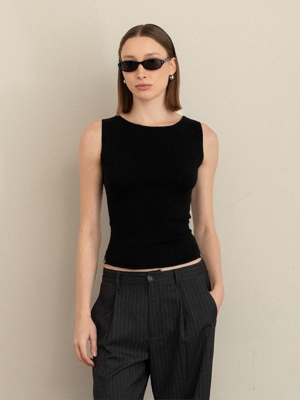 글로니(GLOWNY) G KNIT SLIT SLEEVELESS TOP (BLACK)
