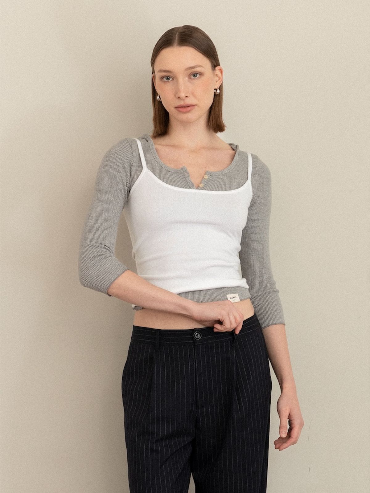 글로니(GLOWNY) 3/4 G WAFFLE BUTTON FLY TEE (GRAY)