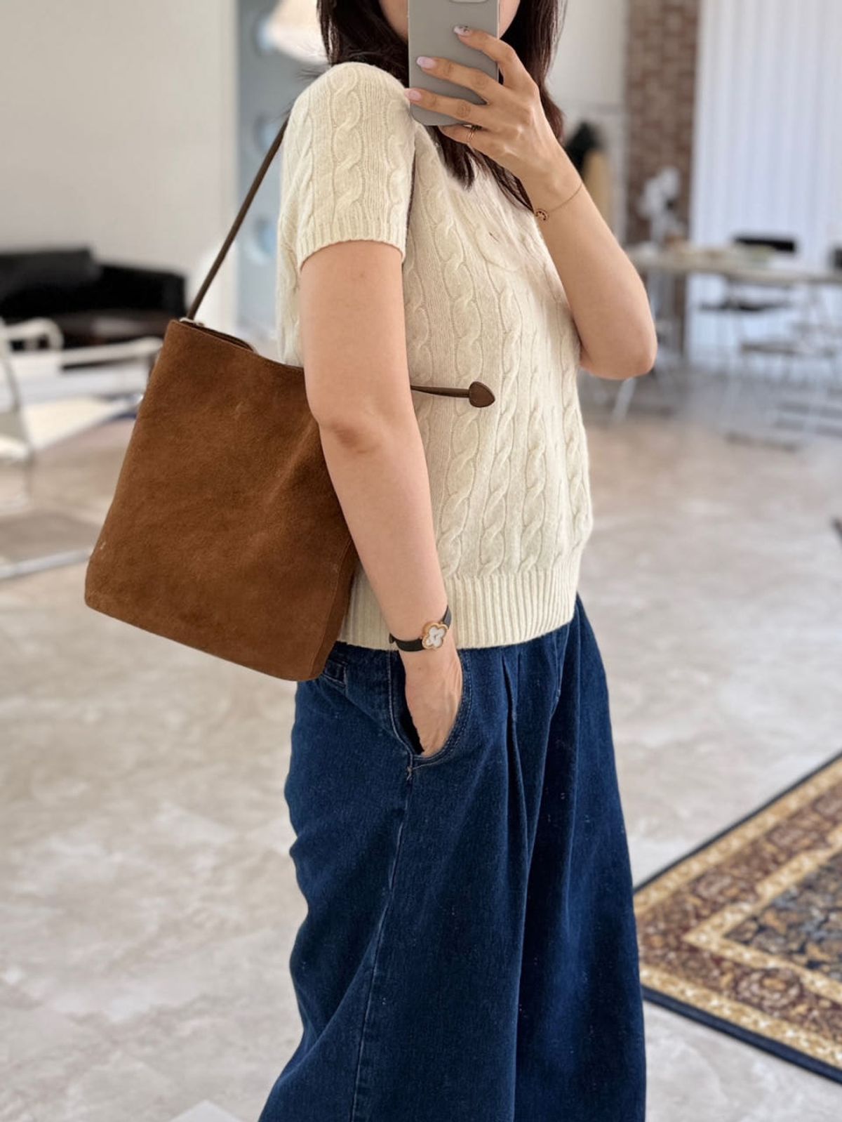 블로우(BLOW) 스웨이드 버킷백 Suède Bucket Bag _ Mocha Mousse