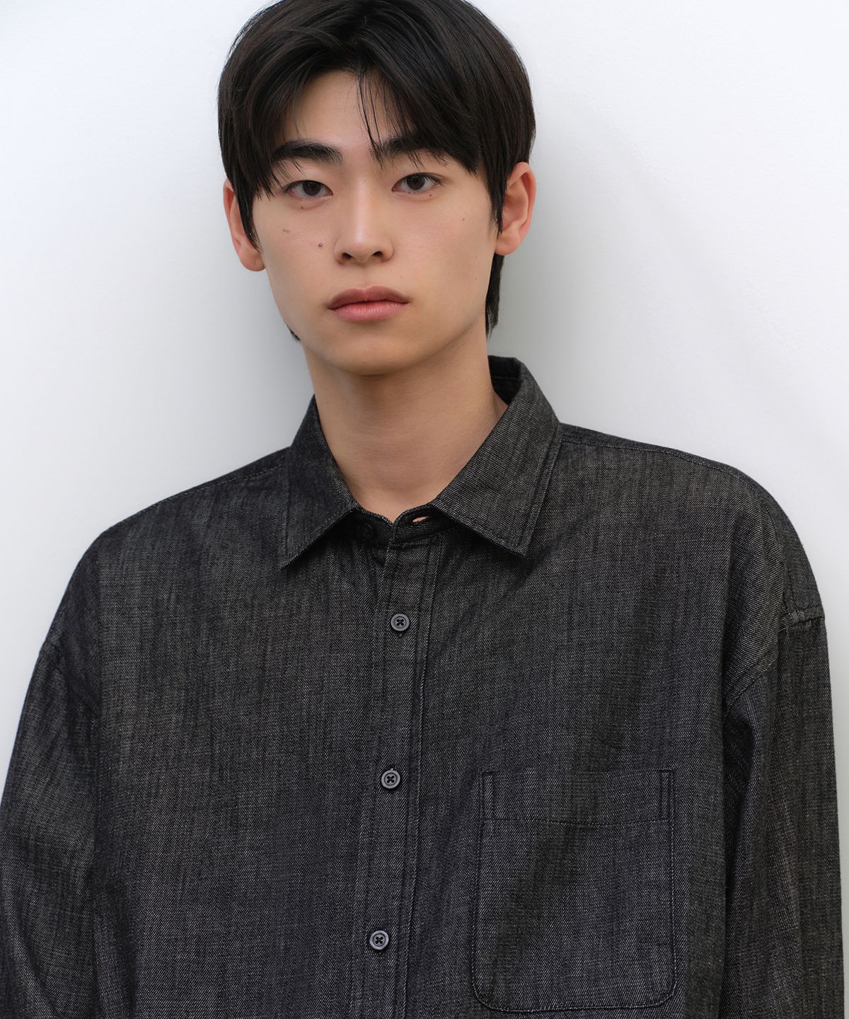 무신사 스탠다드(MUSINSA STANDARD) 오버사이즈 데님 셔츠 [로우 블랙]