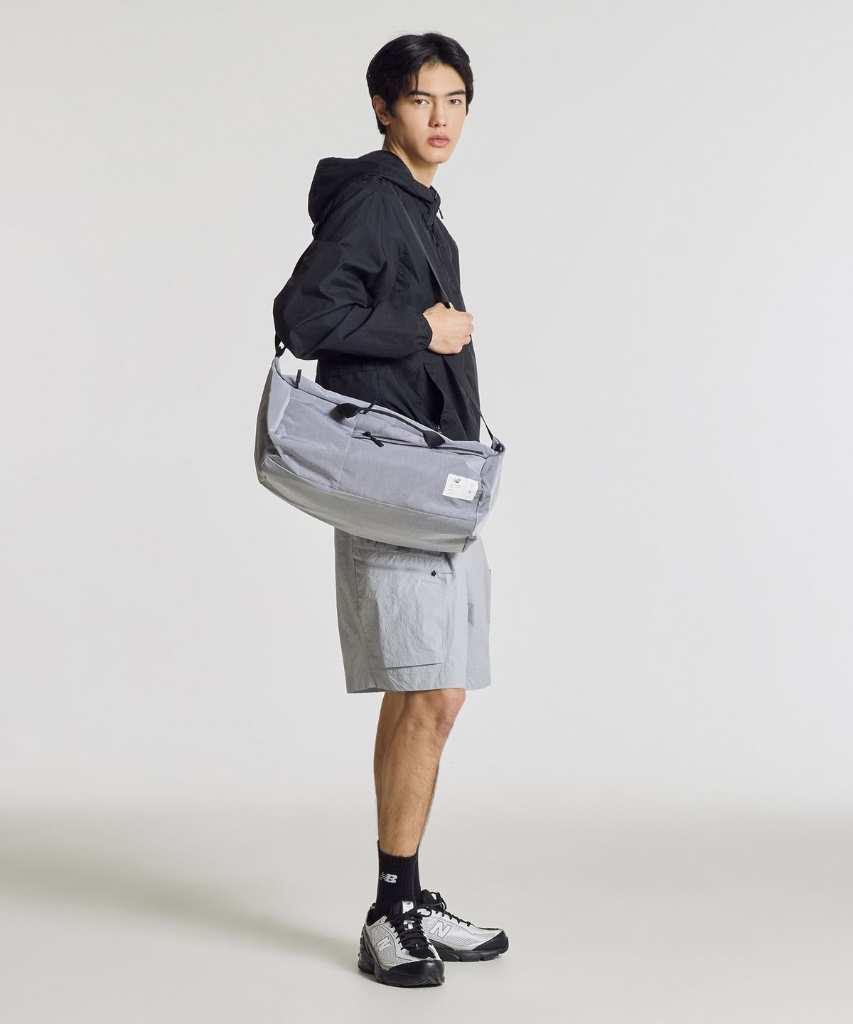 뉴발란스(NEW BALANCE) NBGCGS1204 / 메탈릭 경량 더플백 (SILVER)