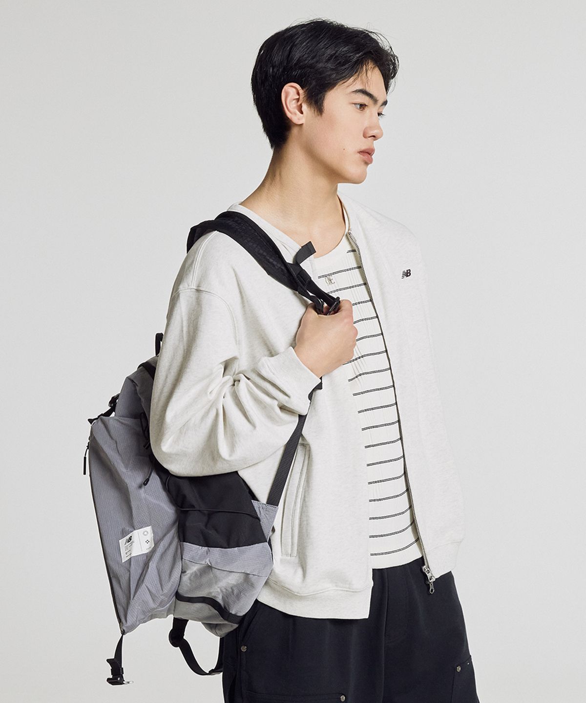 뉴발란스(NEW BALANCE) NBGCGS1203 / 메탈릭 경량 백팩 (SILVER)