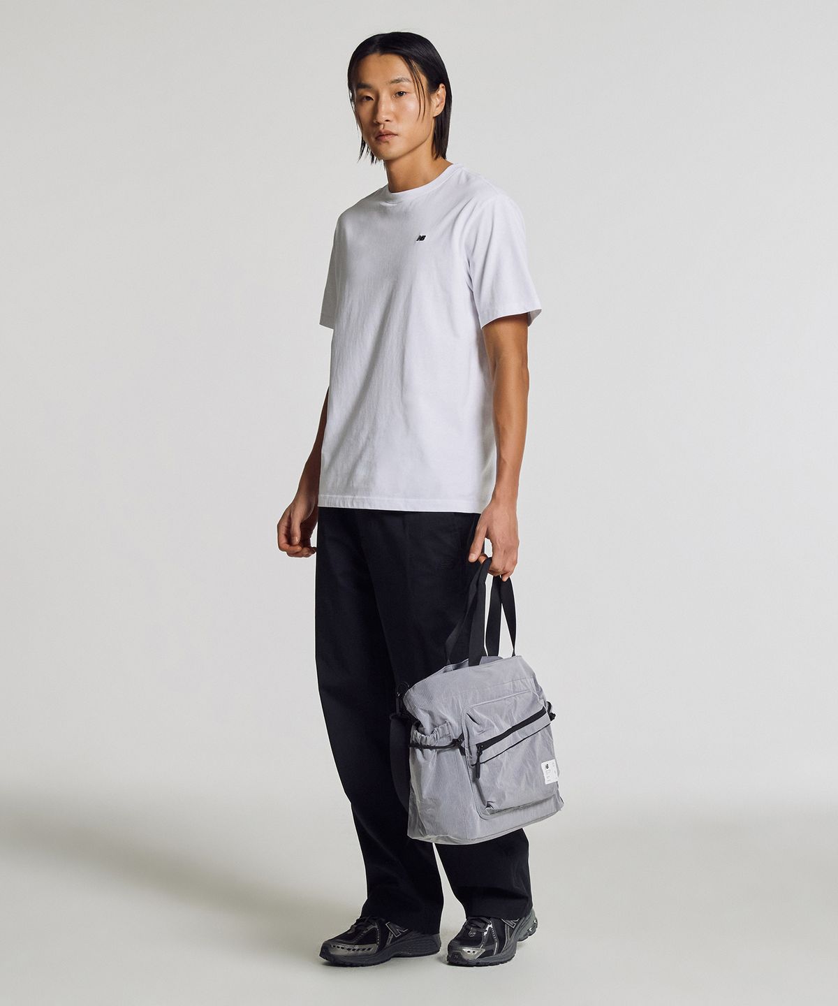 뉴발란스(NEW BALANCE) NBGCGS1201 / 메탈릭 경량 토트백 (SILVER)