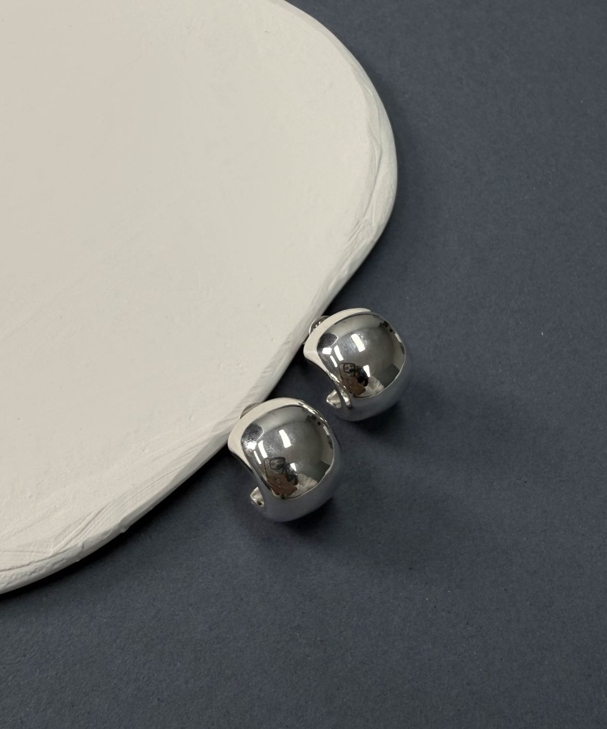 바라두(BARADU) 925 Half moon bold stud earrings