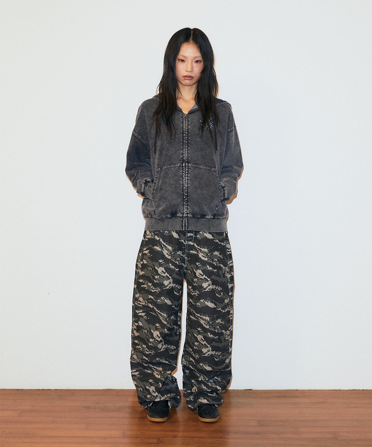 마하그리드(MAHAGRID) TIGER CAMO WIDE PANTS KHAKI(MG2GSMPA11A)
