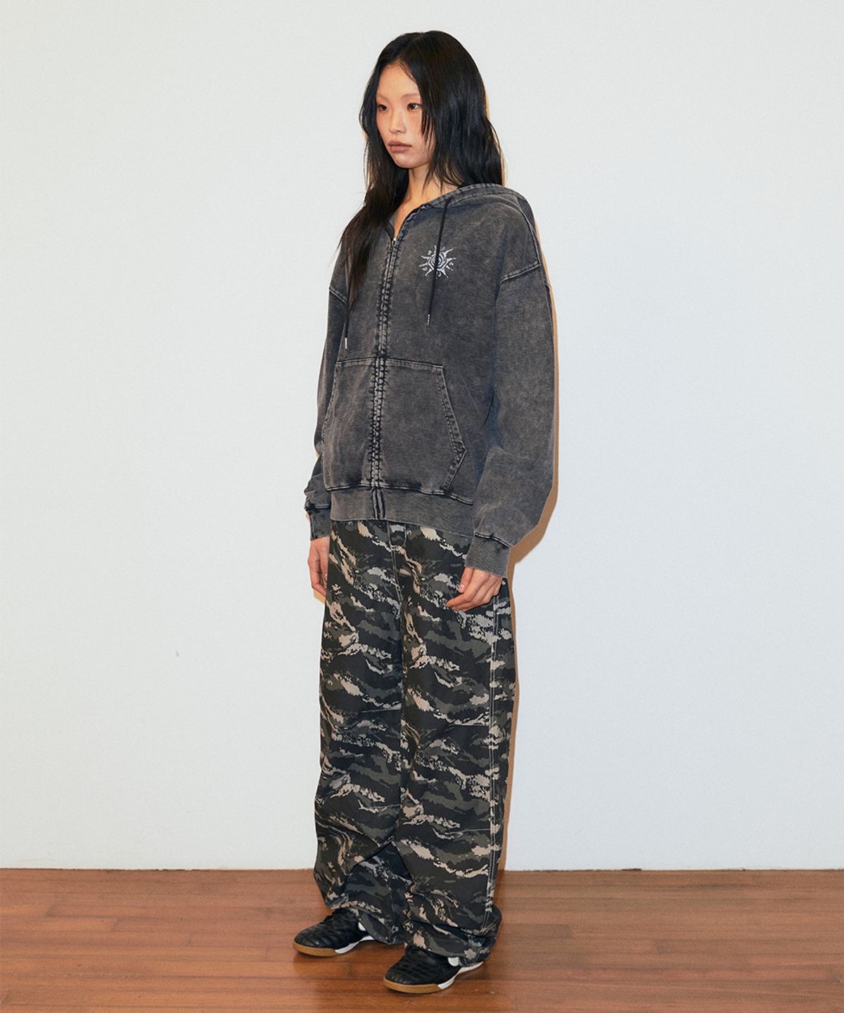 마하그리드(MAHAGRID) TIGER CAMO WIDE PANTS KHAKI(MG2GSMPA11A)