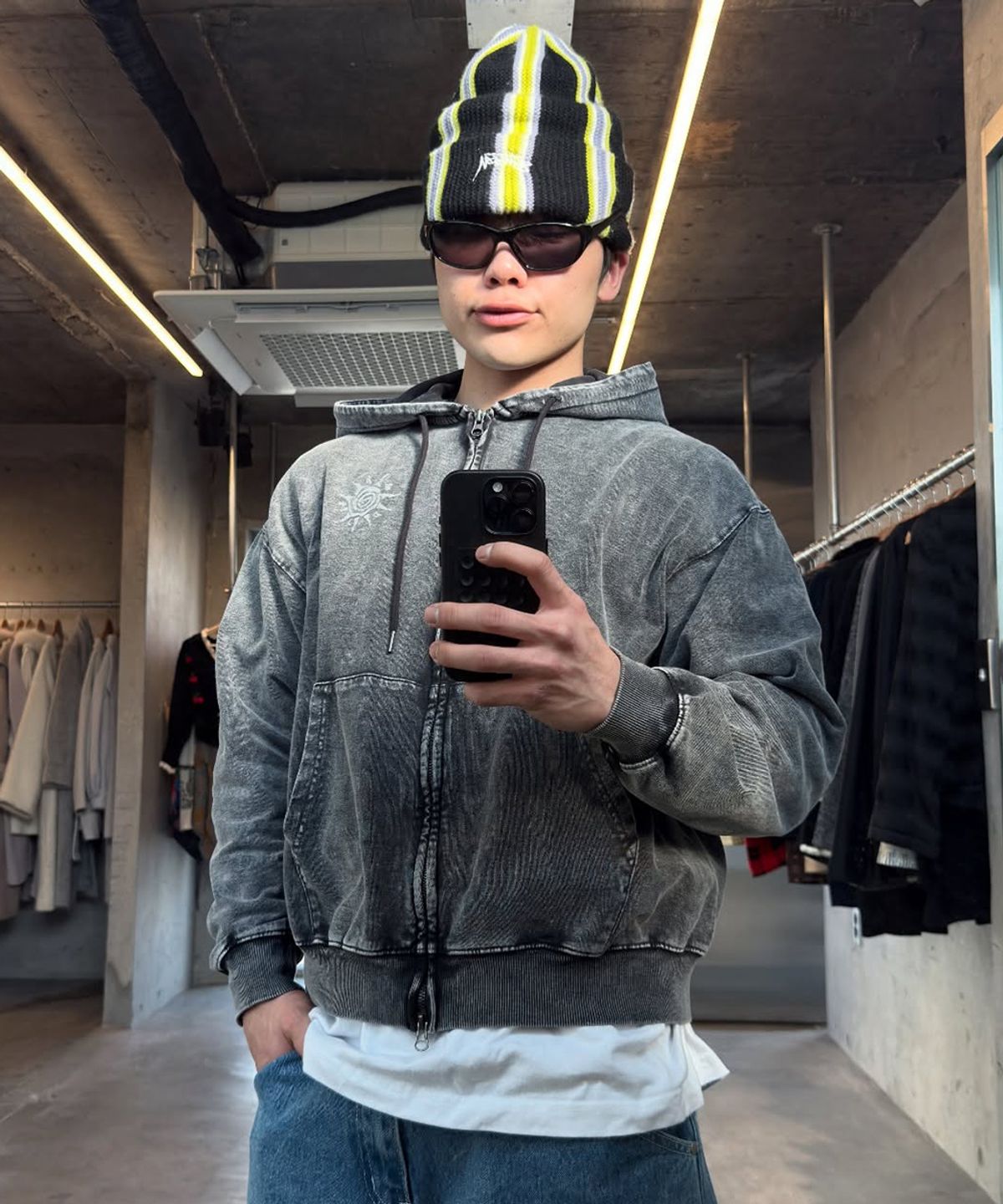 마하그리드(MAHAGRID) WASHED SOLAR APPLIQUE ZIP UP HOODIE CHARCOAL(MG2GSFM481A)
