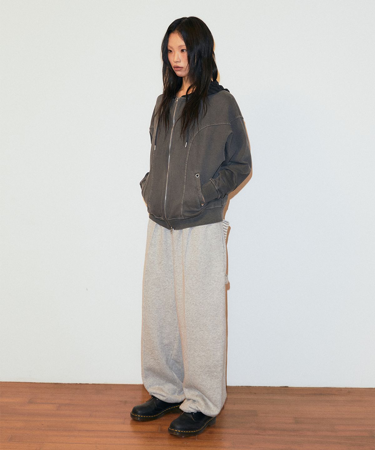 마하그리드(MAHAGRID) STRIPE POCKET SWEAT PANT GREY(MG2FFMPA08A)