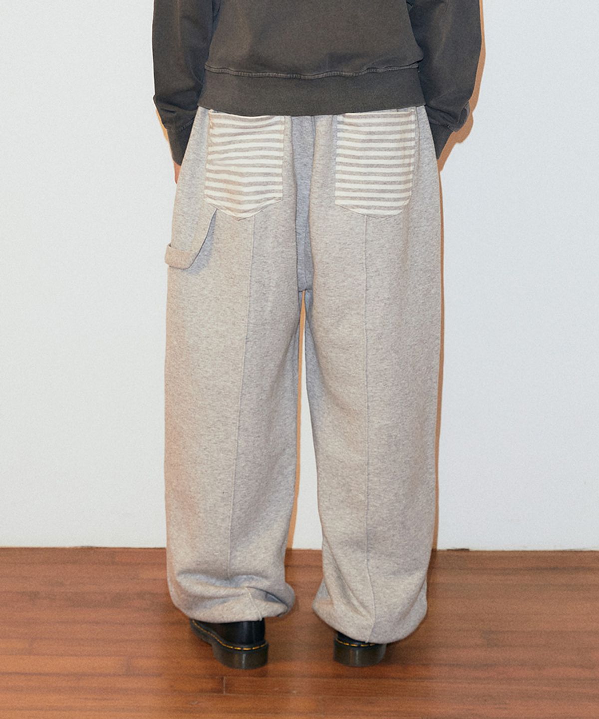 마하그리드(MAHAGRID) STRIPE POCKET SWEAT PANT GREY(MG2FFMPA08A)