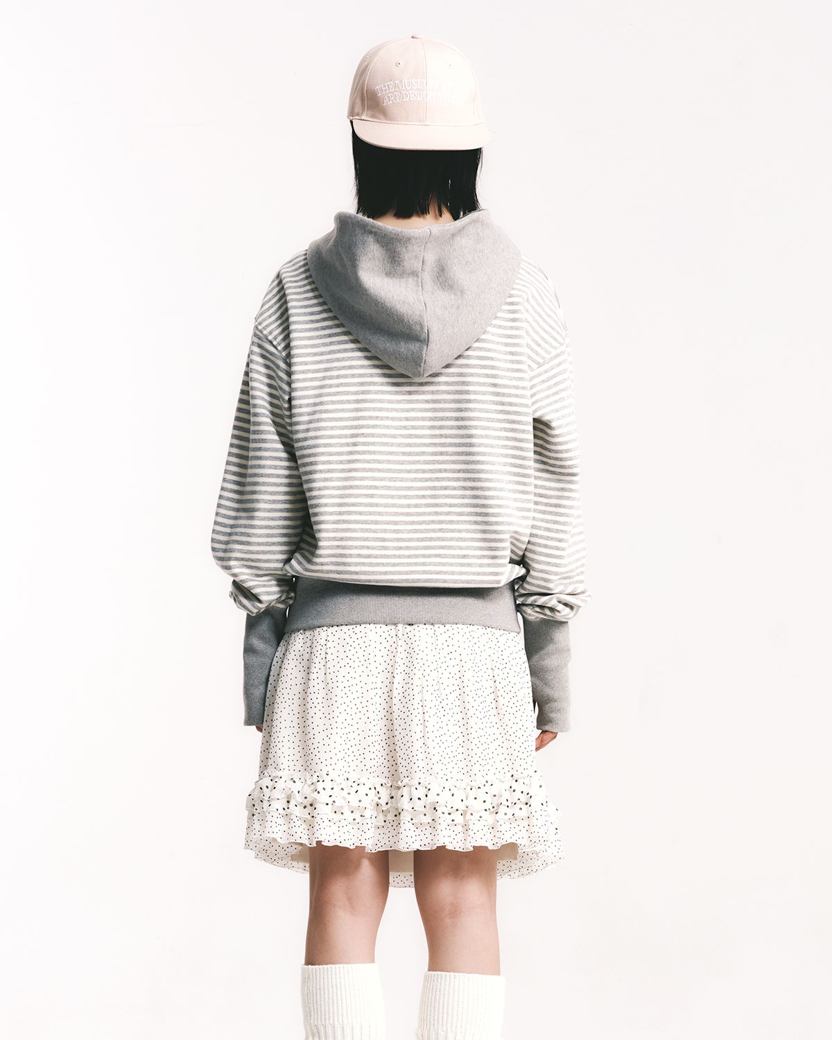 더뮤지엄비지터(THEMUSEUMVISITOR) REVERSIBLE WRAP SKIRT (WHITE)