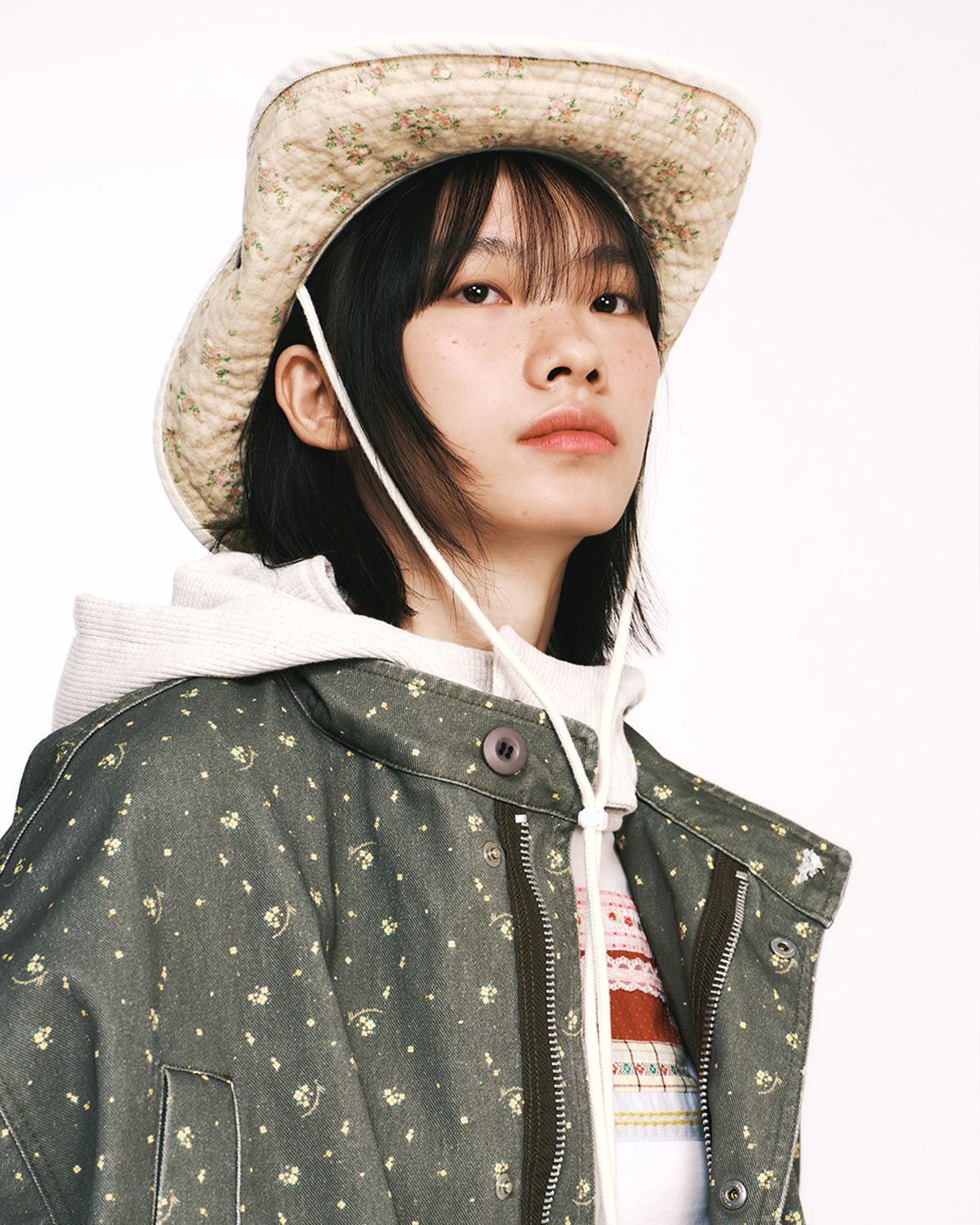 더뮤지엄비지터(THEMUSEUMVISITOR) FLORAL SAFARI HAT (IVORY)