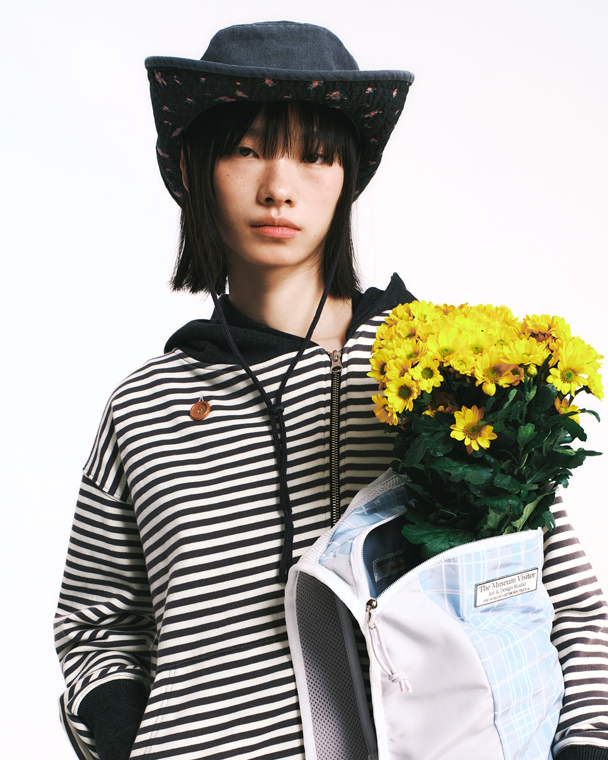 더뮤지엄비지터(THEMUSEUMVISITOR) FLORAL SAFARI HAT (CHARCOAL)