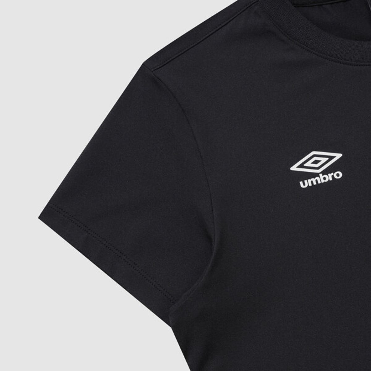 엄브로(UMBRO) 폴리 스판 우먼스 스몰로고 반팔 티셔츠 블랙 UR122SRS12