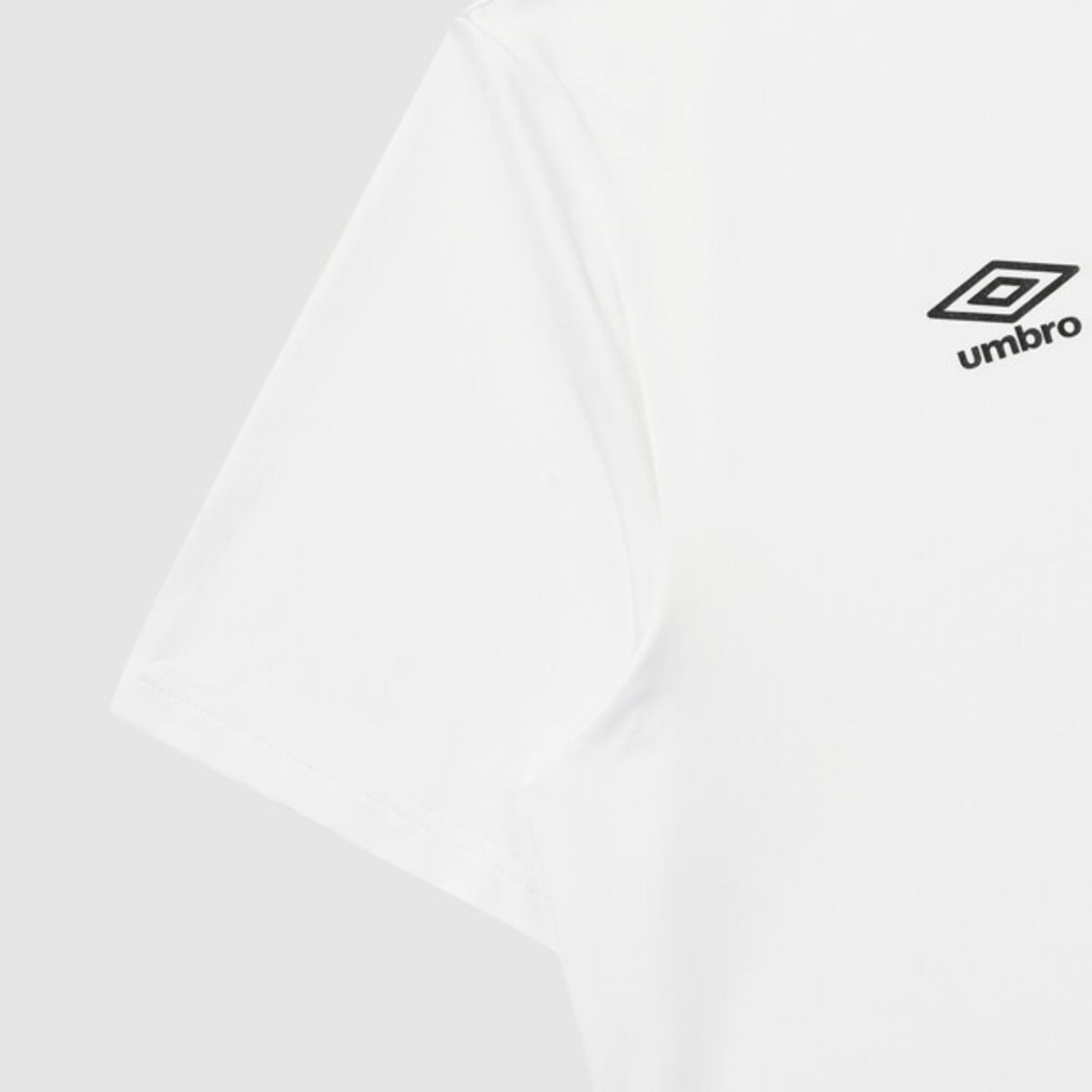 엄브로(UMBRO) 베이직 폴리 스판 스몰로고 반팔 티셔츠 화이트 UR121SRS14