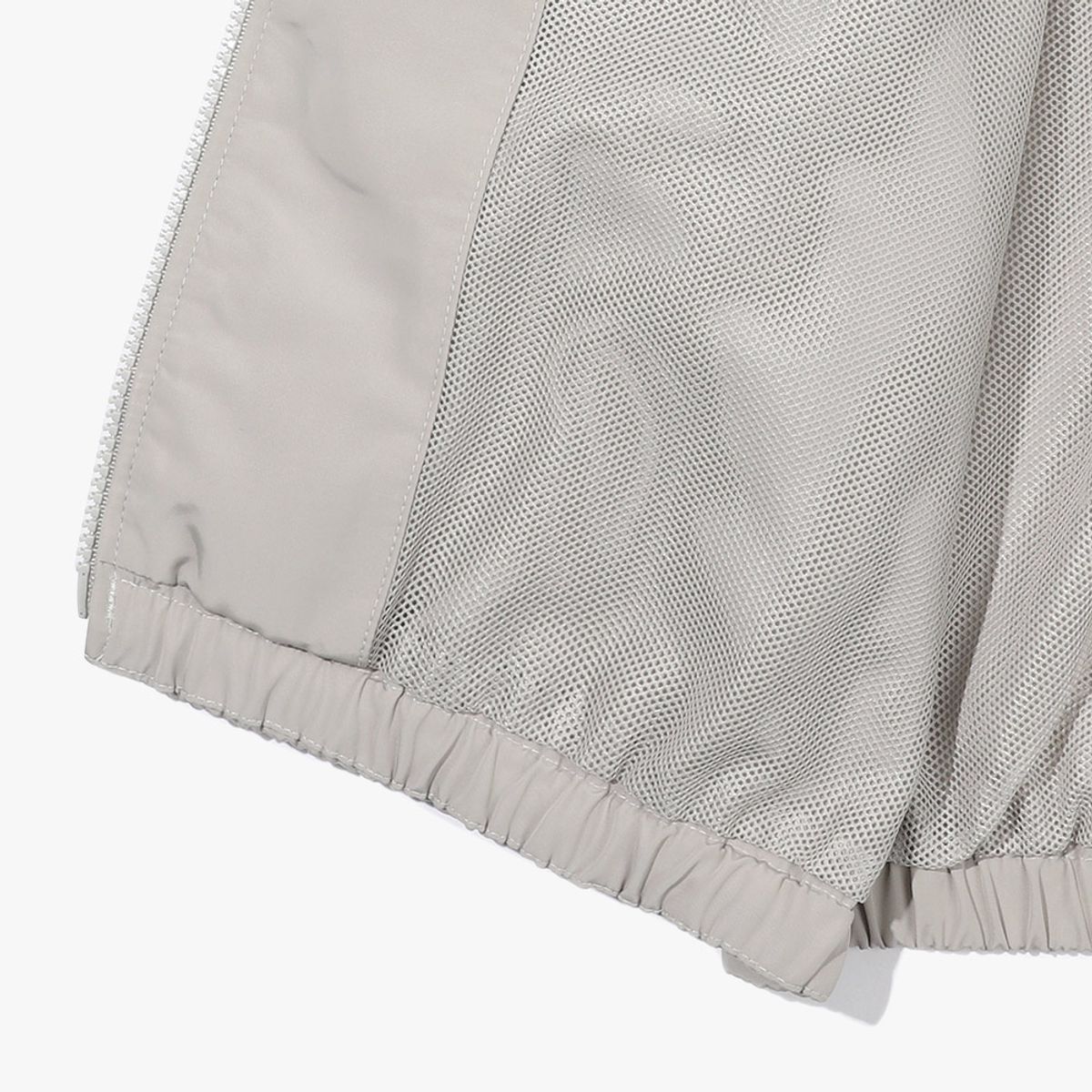 디아도라(diadora) 스트링 포인트 우븐 자켓 BEIGE