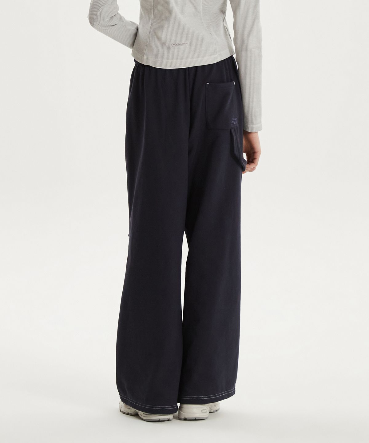 뉴발란스(NEW BALANCE) NBMLG1W242 / WOMEN 에센셜 맥시 와이드 팬츠 (DARK NAVY)