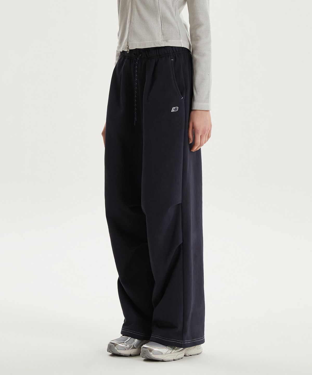 뉴발란스(NEW BALANCE) NBMLG1W242 / WOMEN 에센셜 맥시 와이드 팬츠 (DARK NAVY)