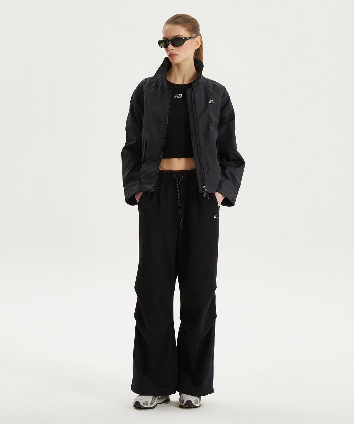 뉴발란스(NEW BALANCE) NBMLG1W242 / WOMEN 에센셜 맥시 와이드 팬츠 (BLACK)