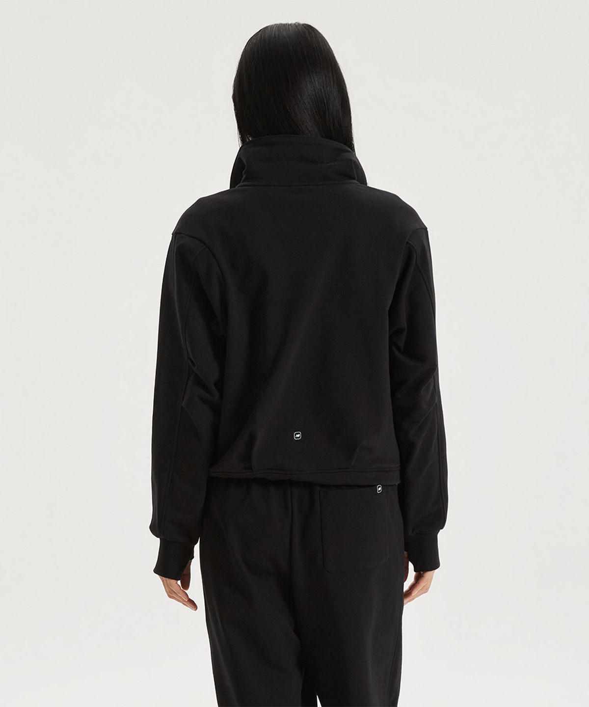 뉴발란스(NEW BALANCE) NBNCG1W212 / WOMEN 에센셜 반집업 (BLACK)