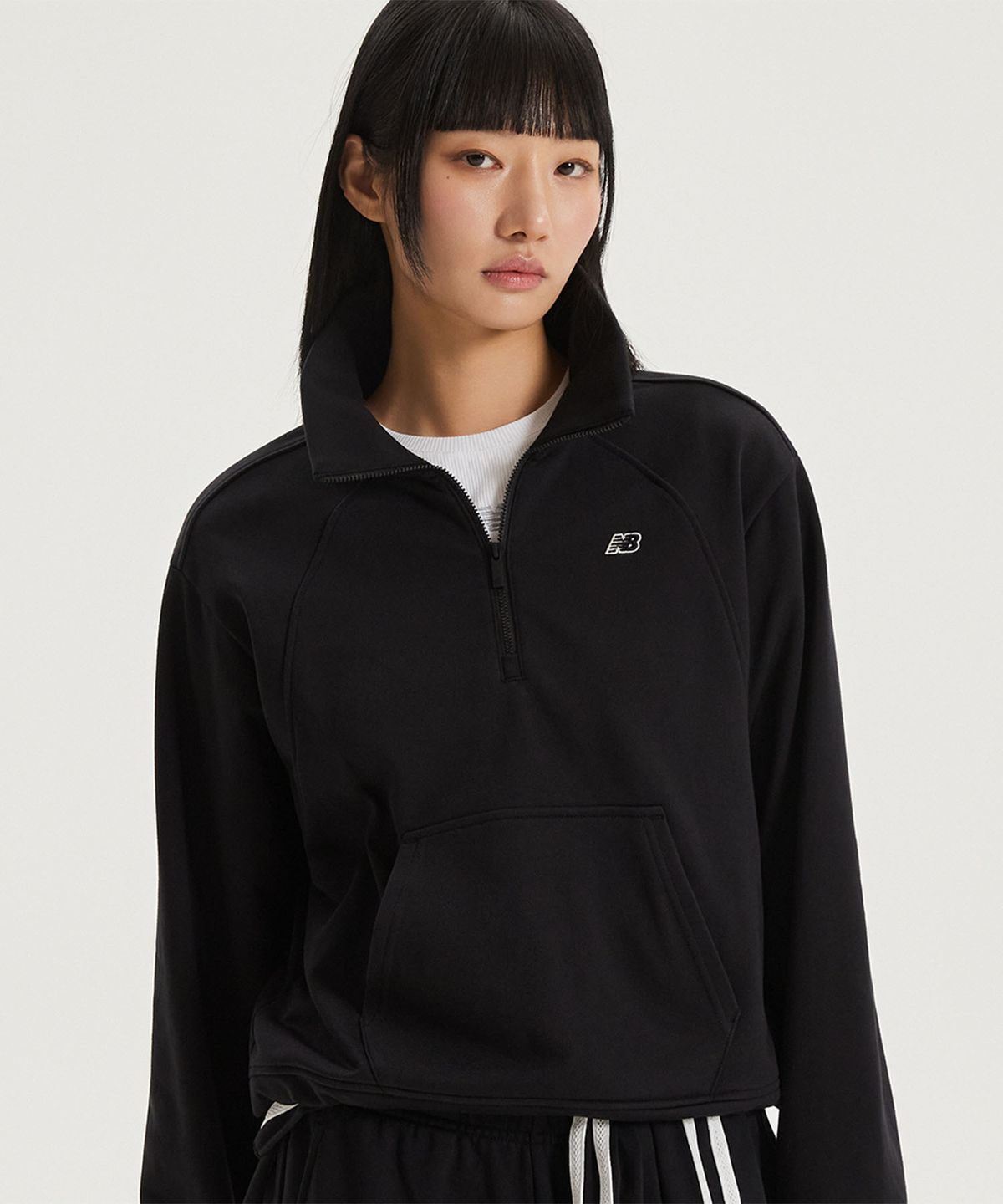 뉴발란스(NEW BALANCE) NBNCG1W212 / WOMEN 에센셜 반집업 (BLACK)