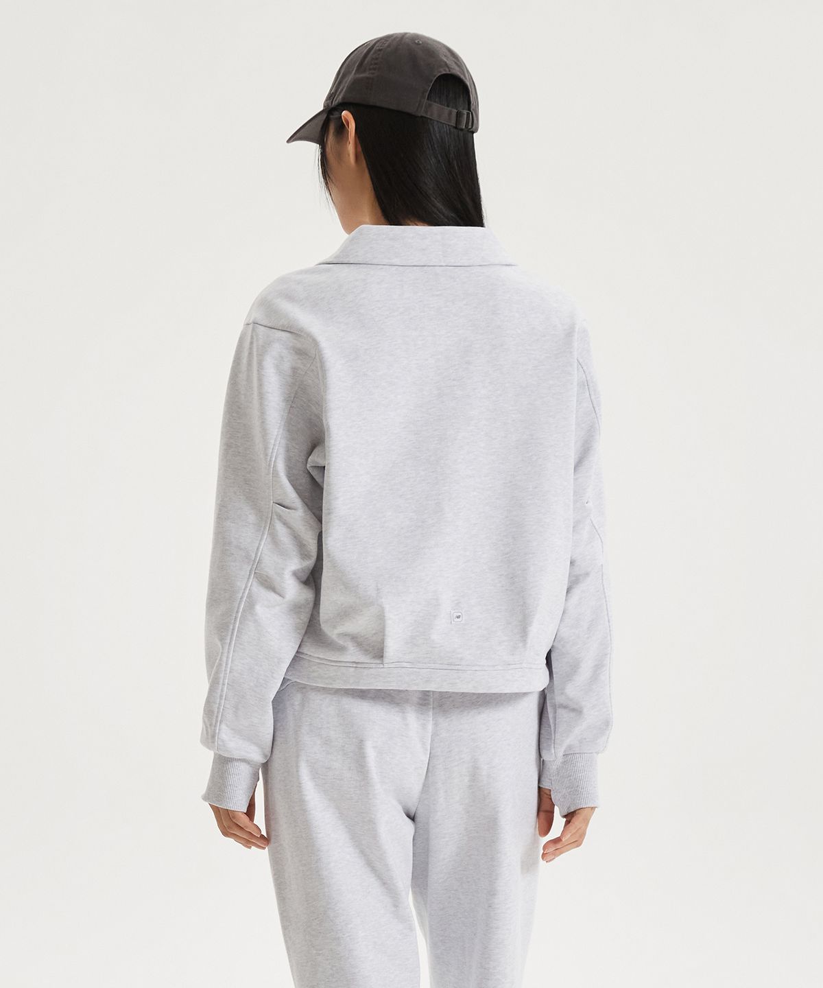뉴발란스(NEW BALANCE) NBNCG1W212 / WOMEN 에센셜 반집업 (LIGHT GRAY)