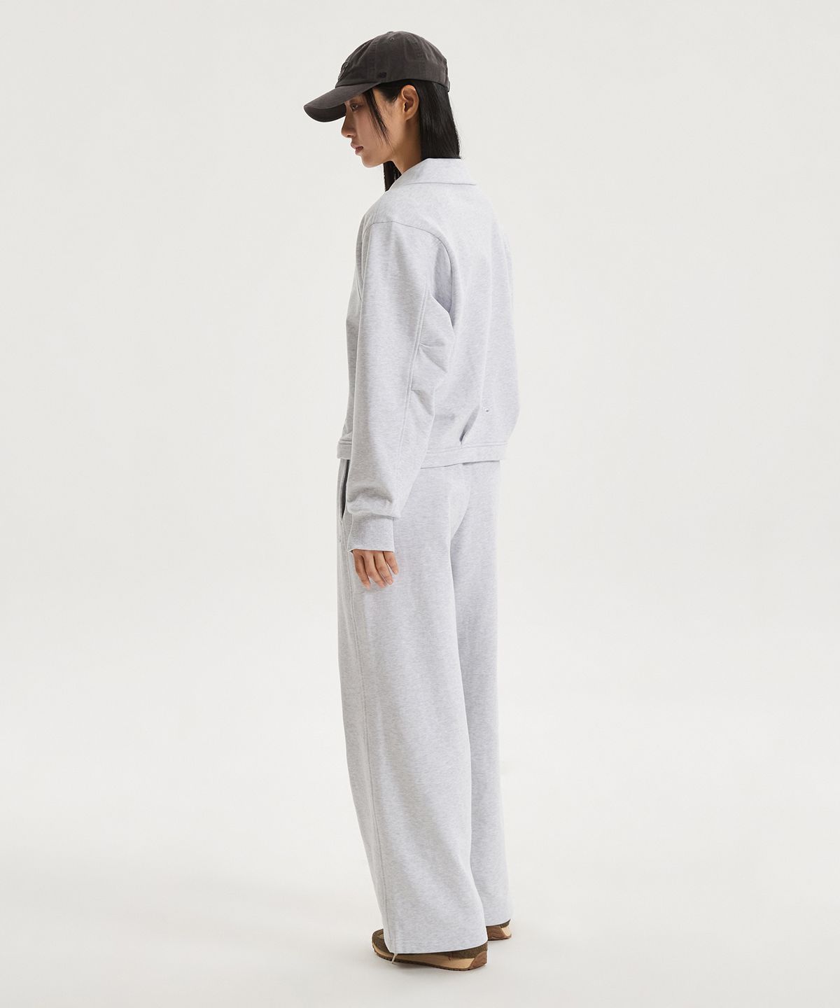 뉴발란스(NEW BALANCE) NBNCG1W212 / WOMEN 에센셜 반집업 (LIGHT GRAY)