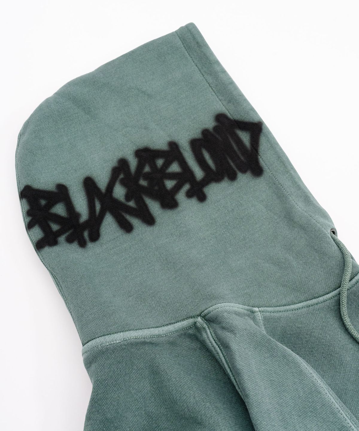 블랙블론드(BLACKBLOND) 비비디 디스오더 그래피티 로고 피그먼트 후디 (더스트 그린)