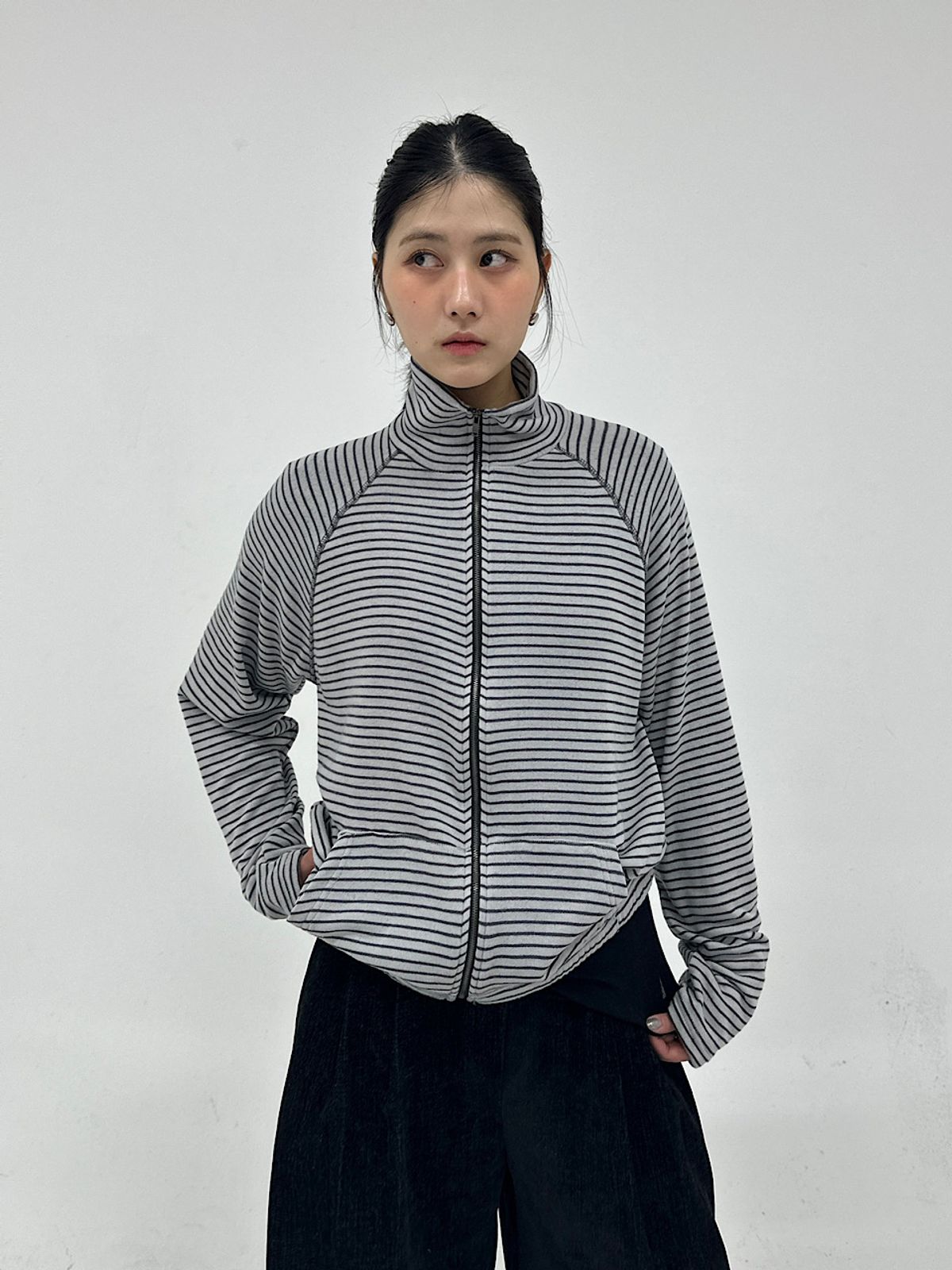 아포엠(APOEM) Stripe Zip-Up Top (2C)