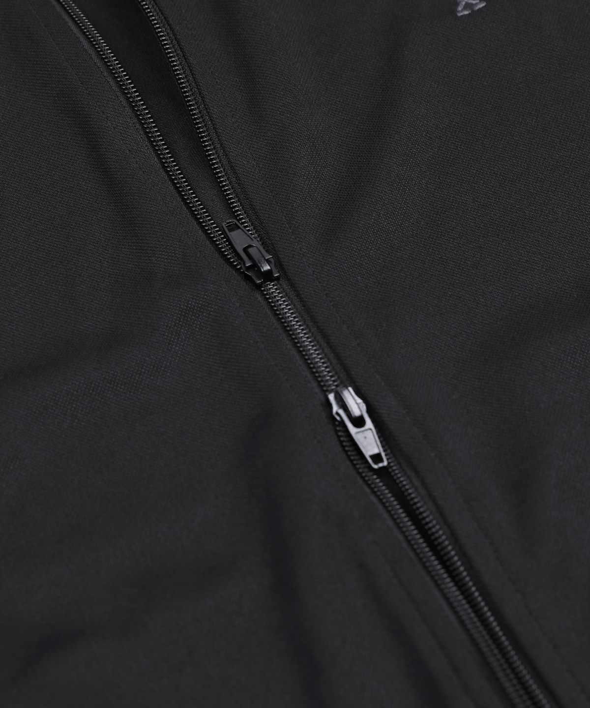 엑스톤즈(XTONZ) XJ136 엑시스 트랙 집업 (BLACK)