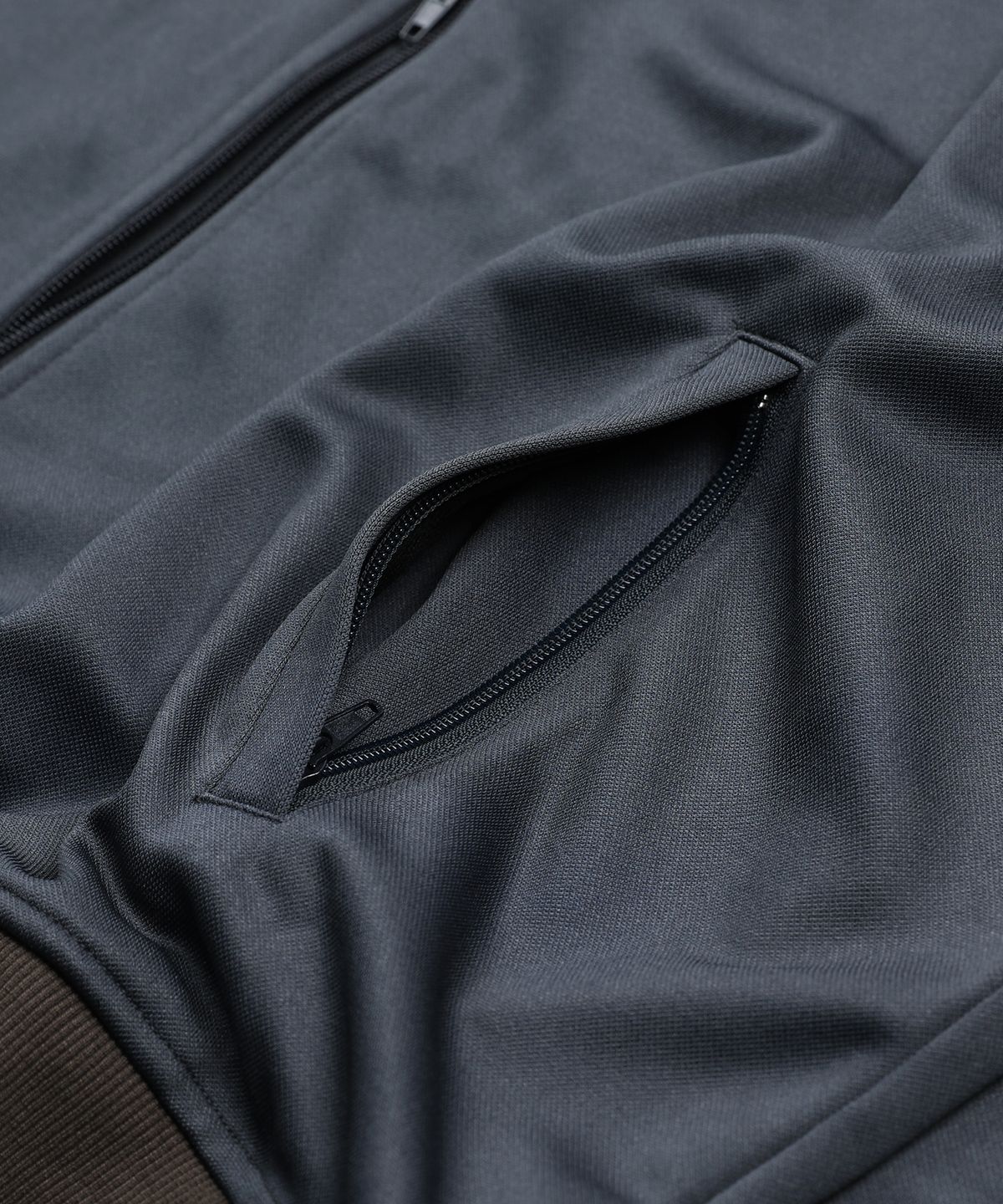 엑스톤즈(XTONZ) XJ136 엑시스 트랙 집업 (CHARCOAL)