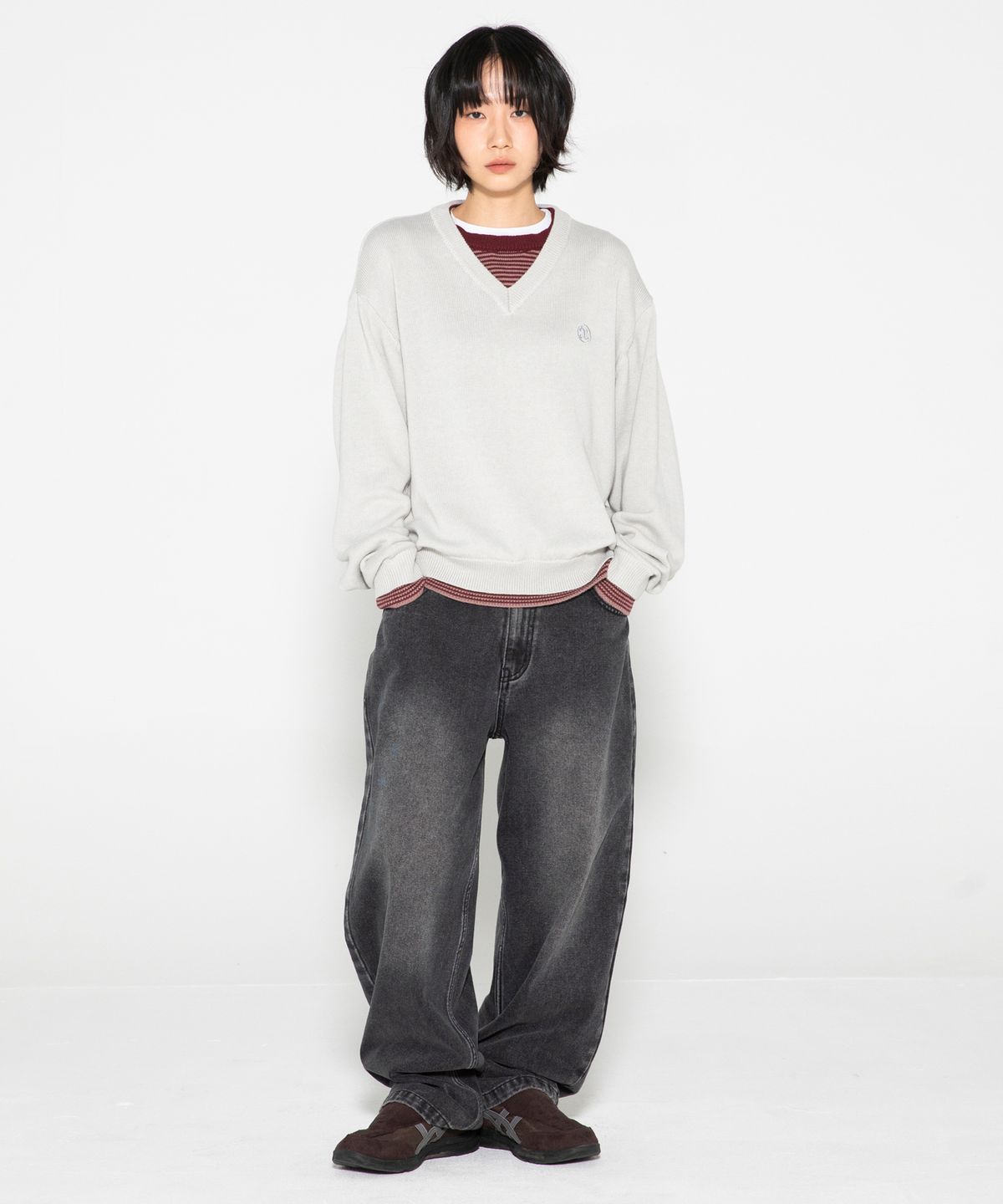 엑스톤즈(XTONZ) XTK180 스트라이프 레이어드 브이넥 풀오버 니트 (GRAY)