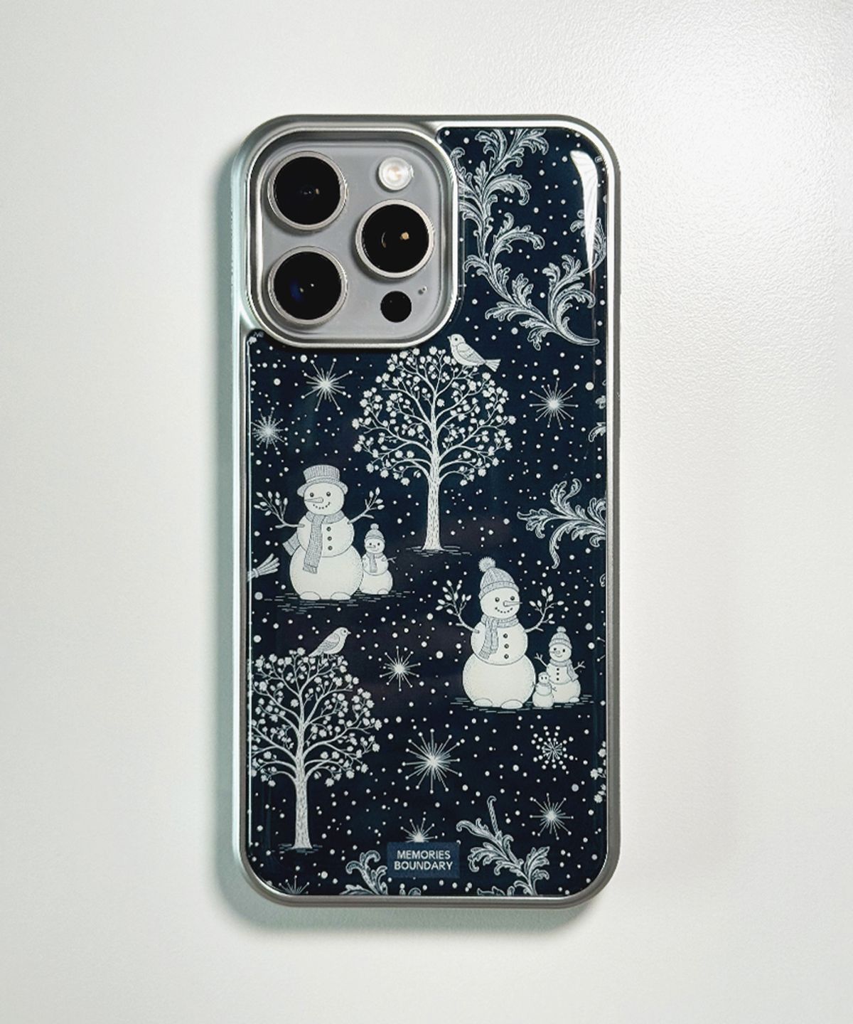 메모리즈바운더리(MEMORIESBOUNDARY) Winter Tales Toile Phone Case Midnight Navy (SV_Epoxy/MagSafe Glass)